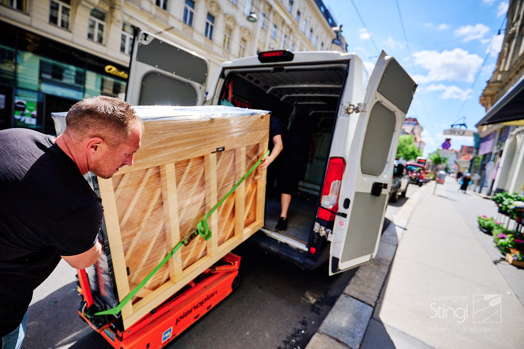 KAWAI AURES Piano nach Salzburg
